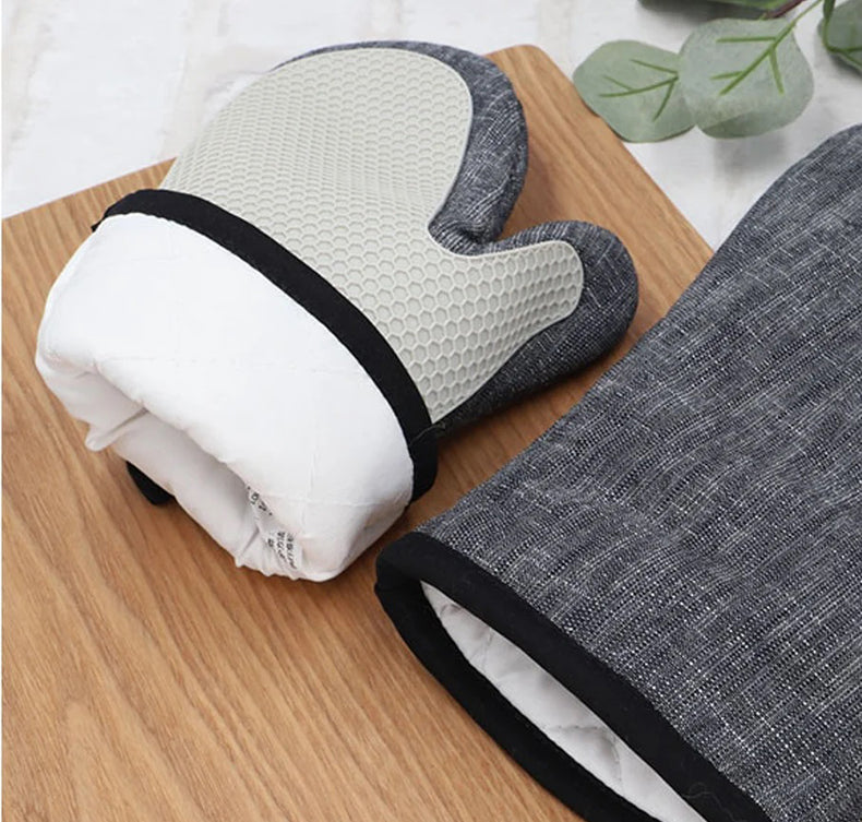 A pair Oven Gloves Heat Resistant, Silicone Oven Mitts with Cotton Terrycloth Lining and Twill Silicone Non-Slip Surface for Cooking Baking Grilling BBQ Microwave Gauntlet